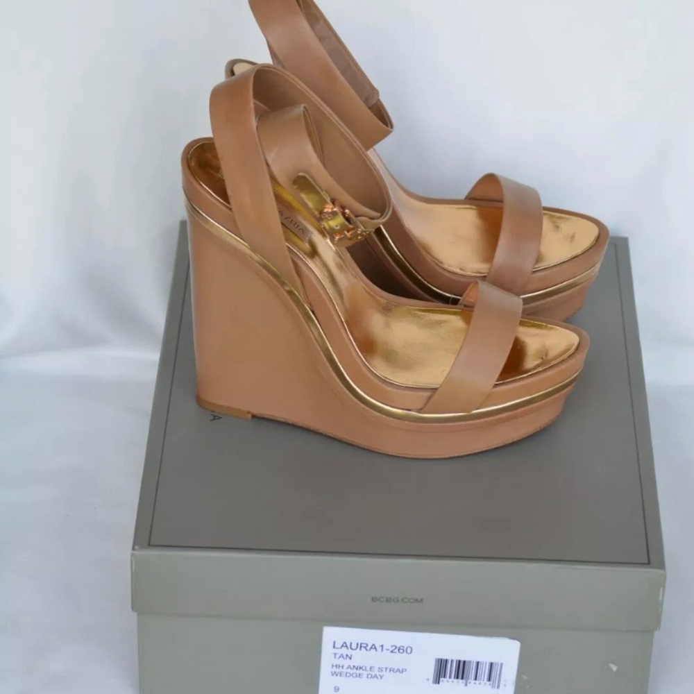 NWB BCBG  Platform Wedge  Sandals 9M Tan Orig $250 - Picture 3 of 11